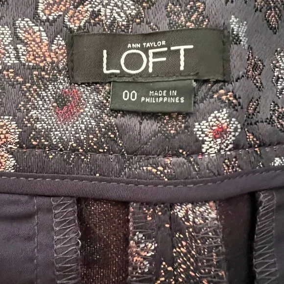 Ann Taylor LOFT Brocade Floral Shorts Size 00 - Picture 3 of 3
